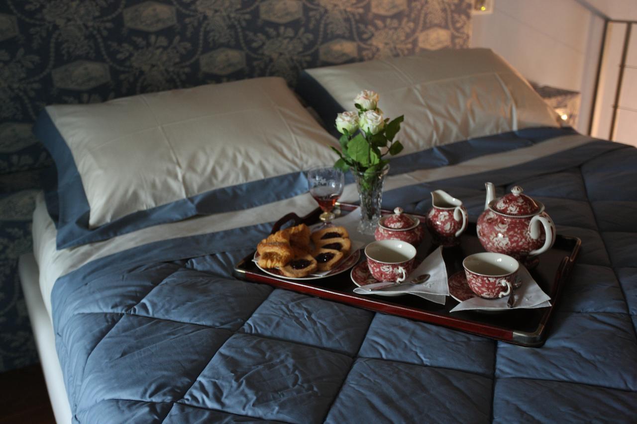 Bed and Breakfast Palazzo Santinelli SantʼAngelo in Vado Habitación foto